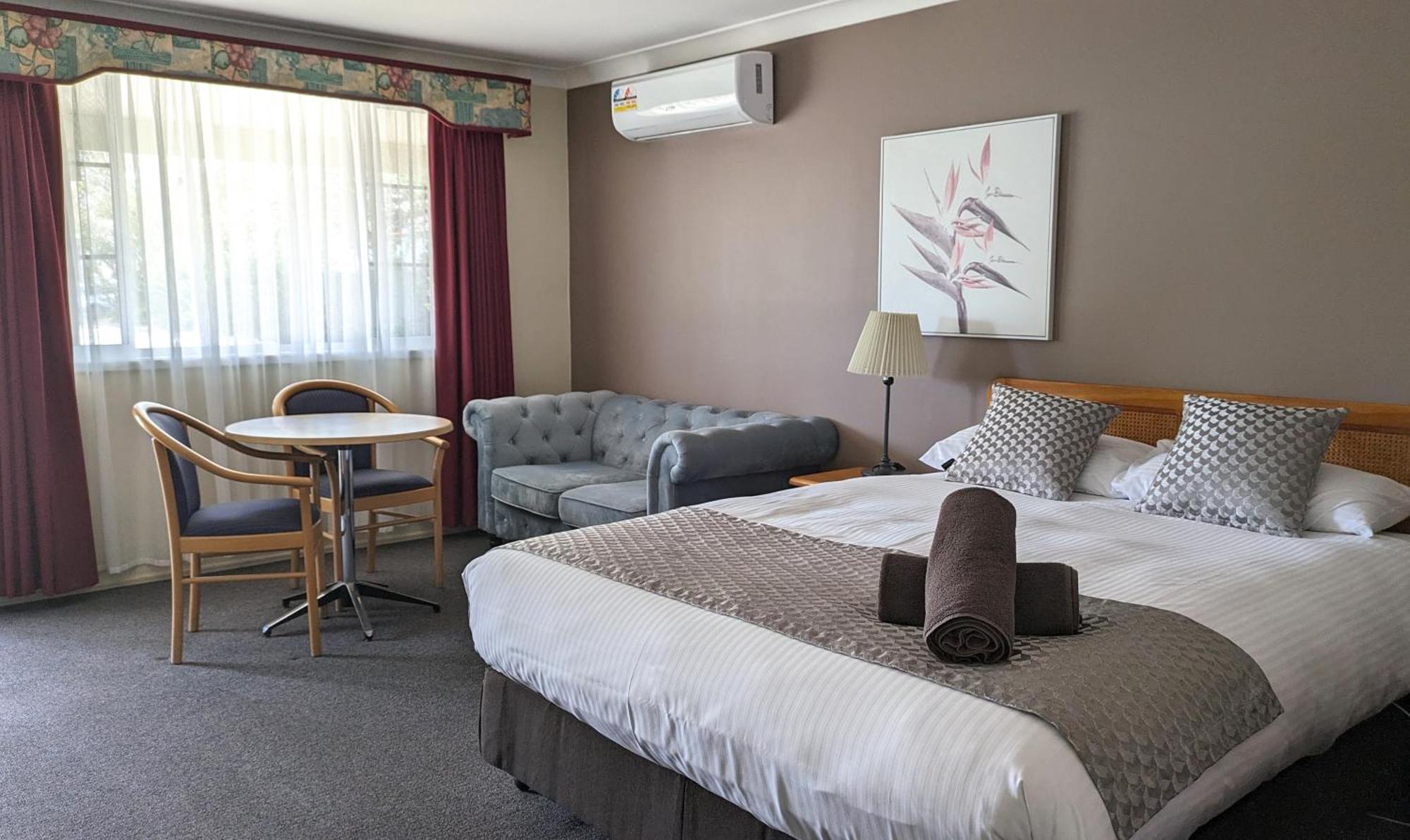 Highlands Motor Inn Oberon Exterior photo